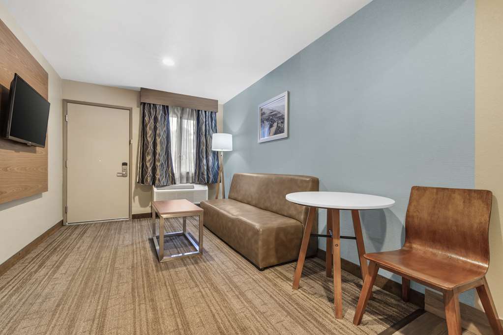 Best Western Carlsbad by the Sea - photo 22