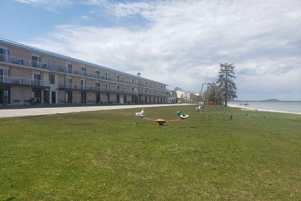 Days Inn & Suites by Wyndham St. Ignace Lakefront - photo 4