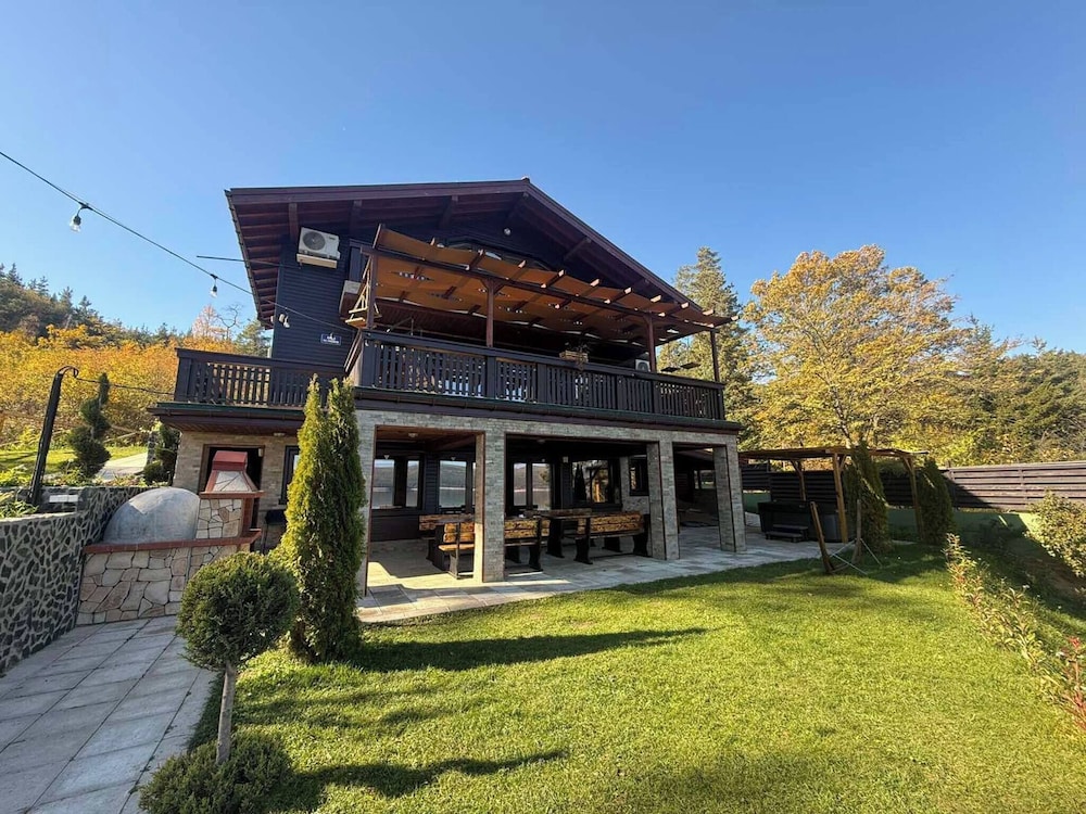 Villa Iskar Lake Residence by BookVillaBG — 4-Star Luxury Hotel in Sofia, Bulgaria