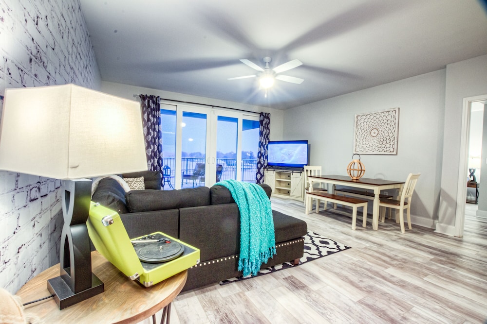 Laketown Wharf Resort by Aneliya's Rentals - photo 404