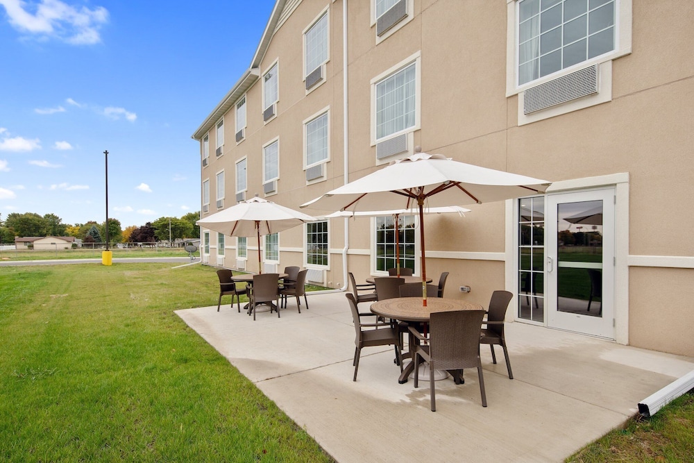 Cobblestone Hotel & Suites Austin - photo 60