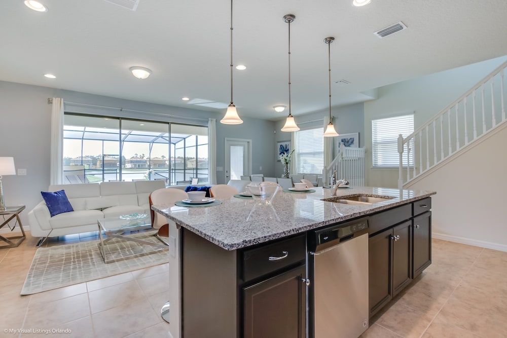 8830gc New Fantastic 5 Bed 4 Bathroom Town Home — 4-Star Luxury Hotel in Kissimmee, United States