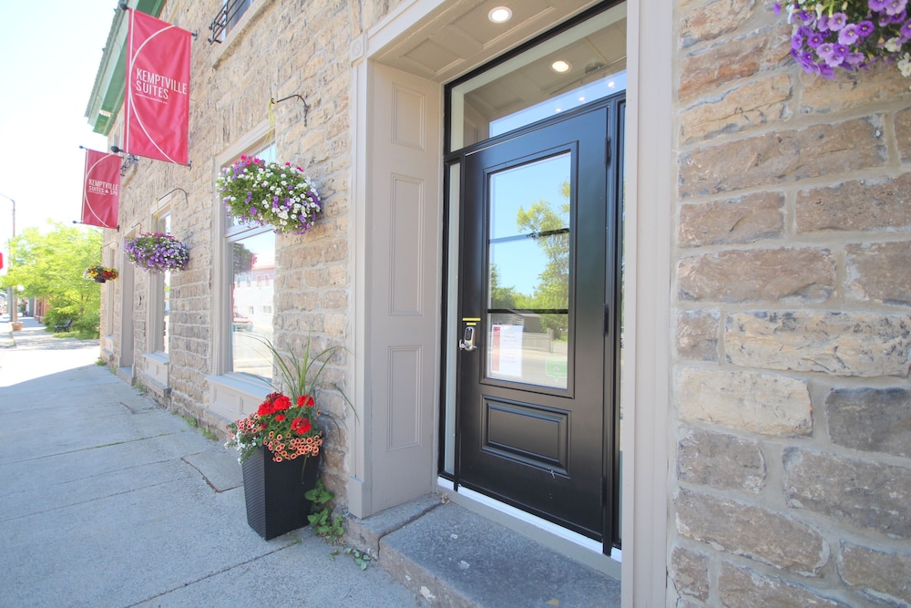 Kemptville Suites — Smiths Falls