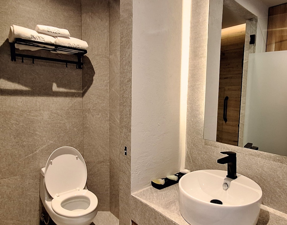 Hotel Block Suites