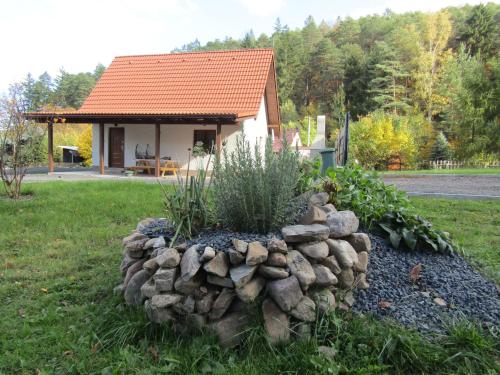 Rekreační dům v Brdech Pod Svatou Annou — hotel in Ohrazenice