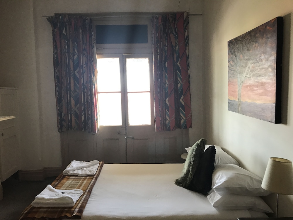 Caledonia Hotel — Aberdare — photo 2