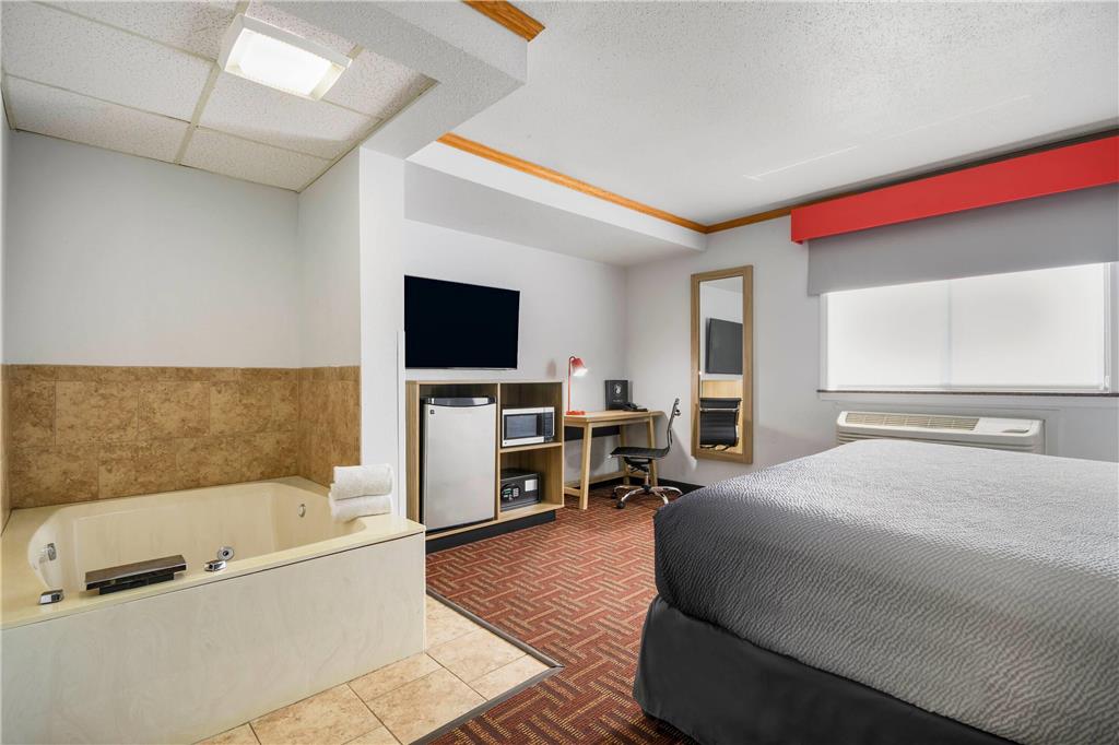 Super 8 by Wyndham Eveleth - photo 36