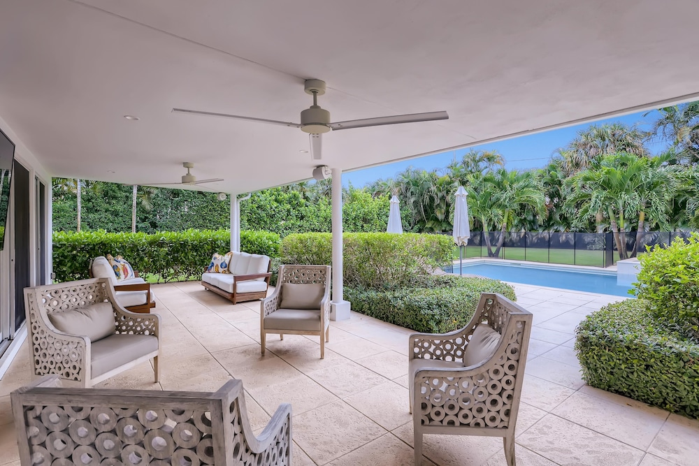 Banyan Cove 4bd 4.5ba Private Pool and Parking - photo 19