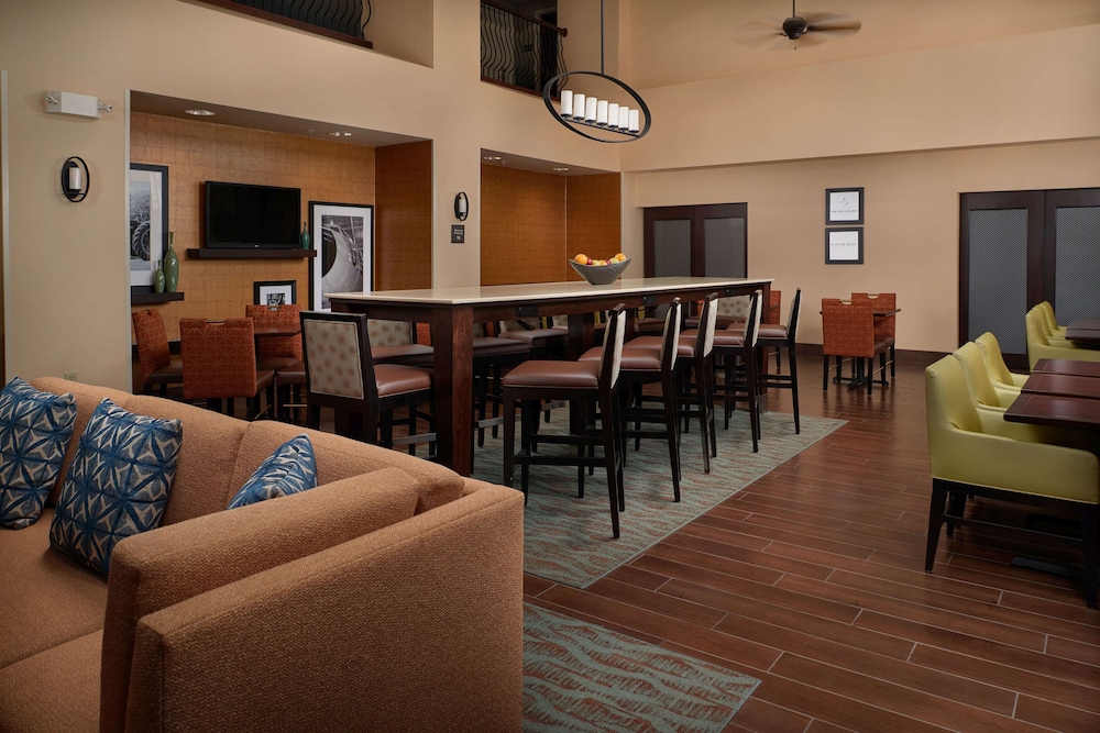 Hampton Inn & Suites Rogers - photo 33