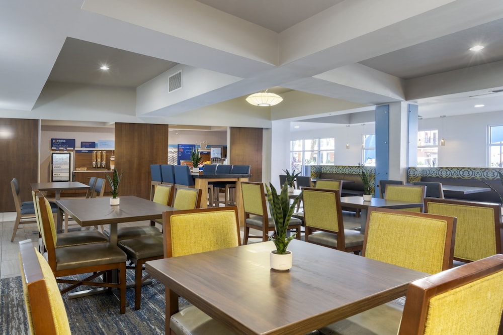 Holiday Inn Express Hotel & Suites The Villages by IHG - photo 65