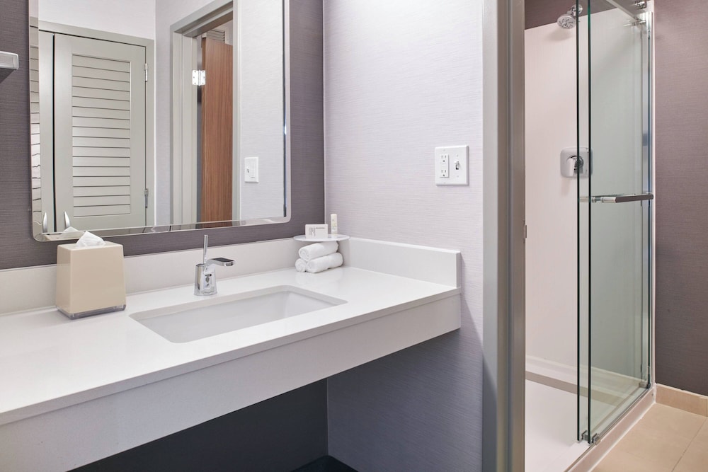 Courtyard by Marriott Chicago Highland Park Northbrook - photo 17