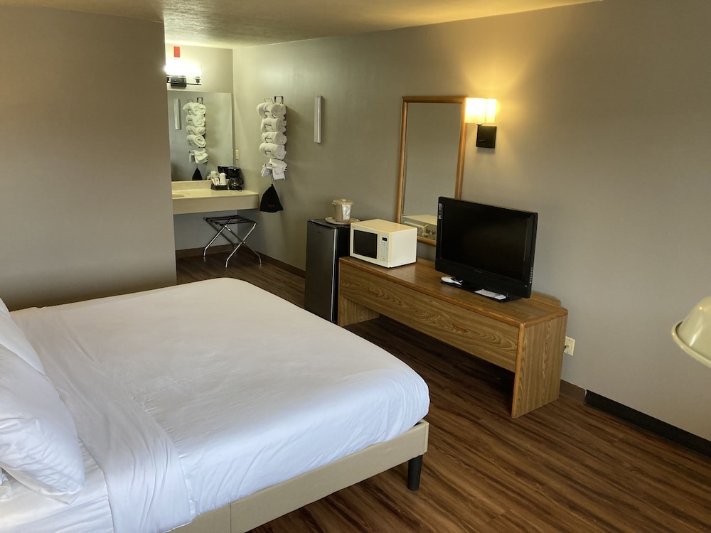 Valley Inn and Suites - photo 28