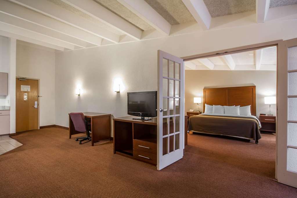 Comfort Inn & Suites Madison Airport - photo 25