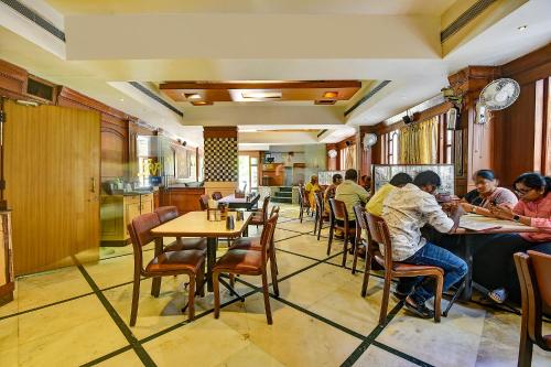 OYO 9396 Maurya Residency - last minute hotel in Mysore