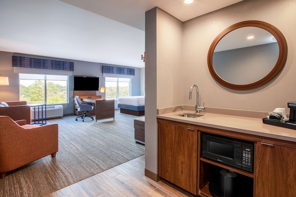 Hampton Inn & Suites North Port - photo 17