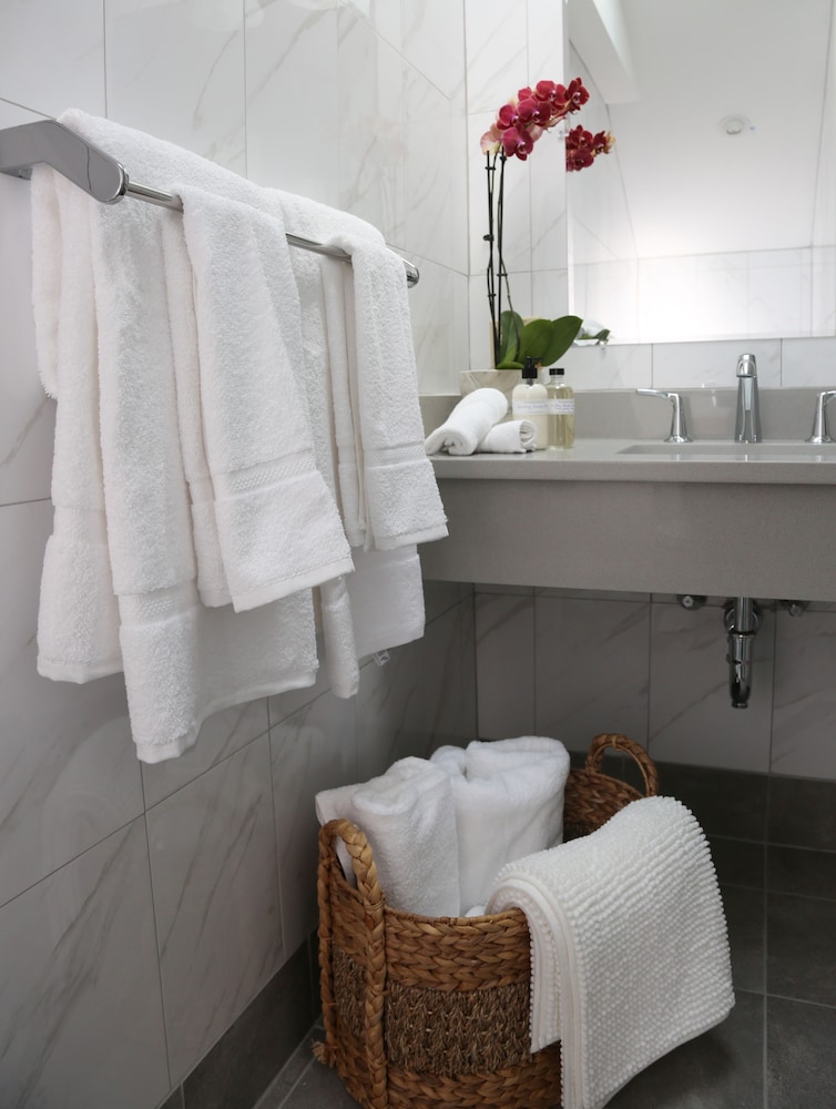 The Sea Breeze Inn - photo 45