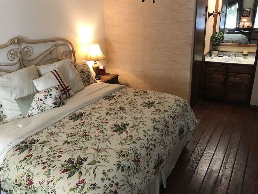 Hale Maluhia Country Inn - photo 16
