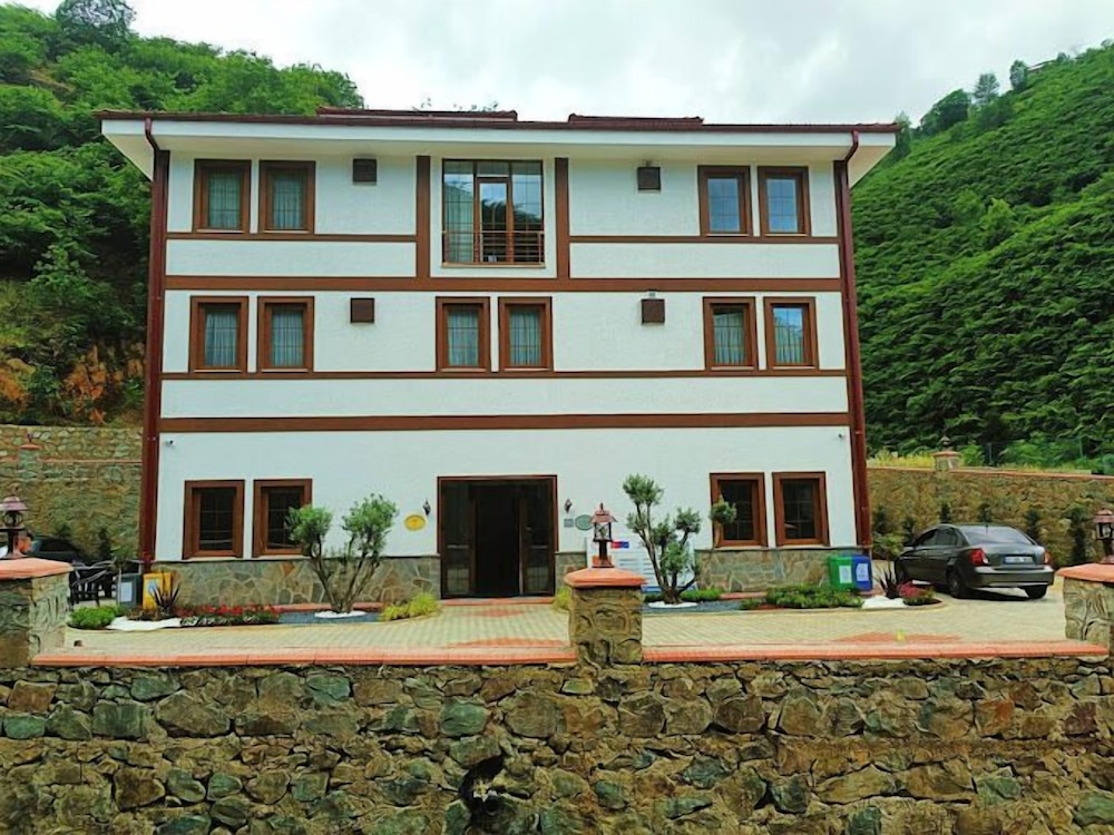 Çardak Alti Otel in Arsin, Turkey