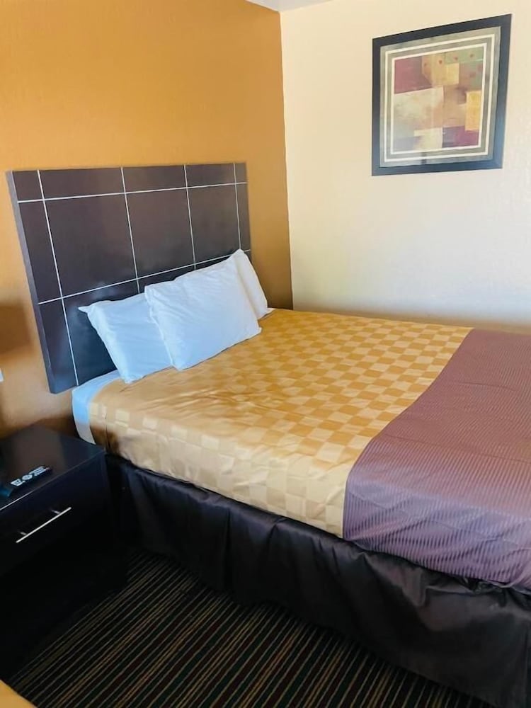Sona Inn Dilley - photo 7