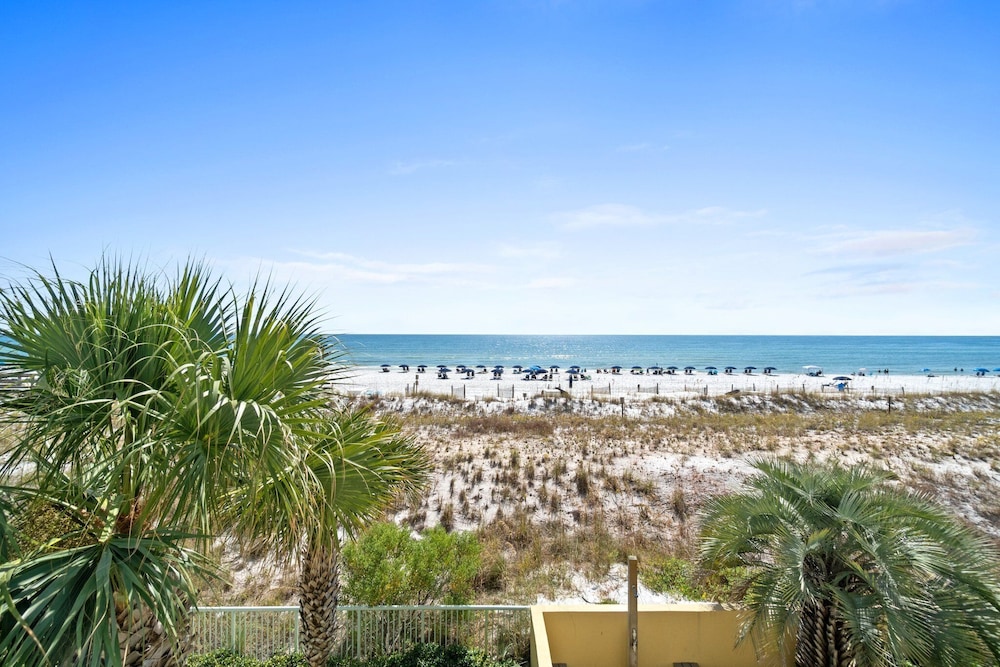 Beach Front Sandy Shores 208 Free Activities Included — Fort Walton Beach