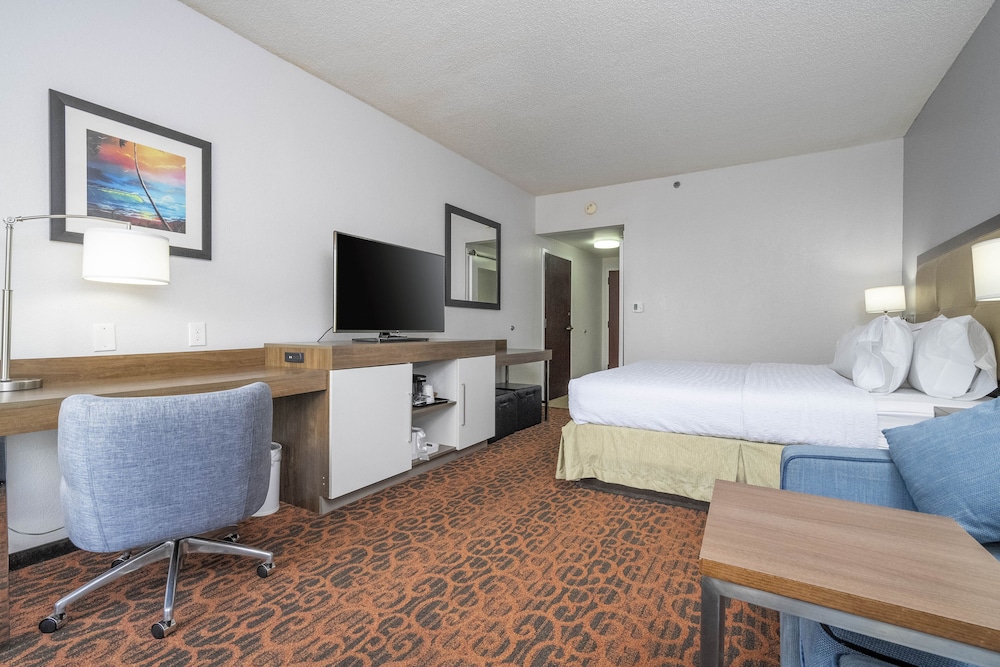 Hampton Inn Spring Hill - photo 26