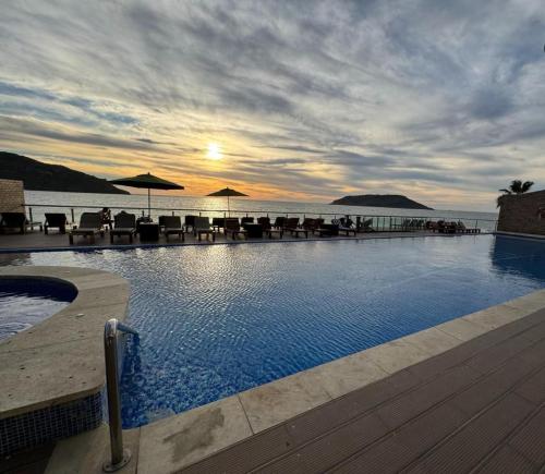 Pie De Playa Tramonto Beach Tower — Mazatlan