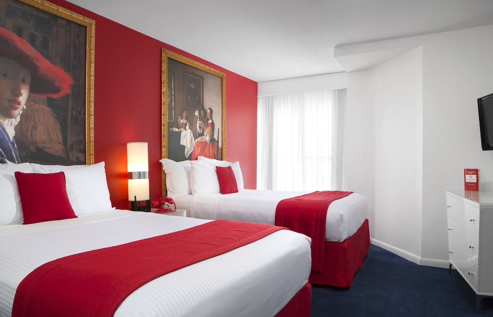 Red South Beach Hotel - photo 9