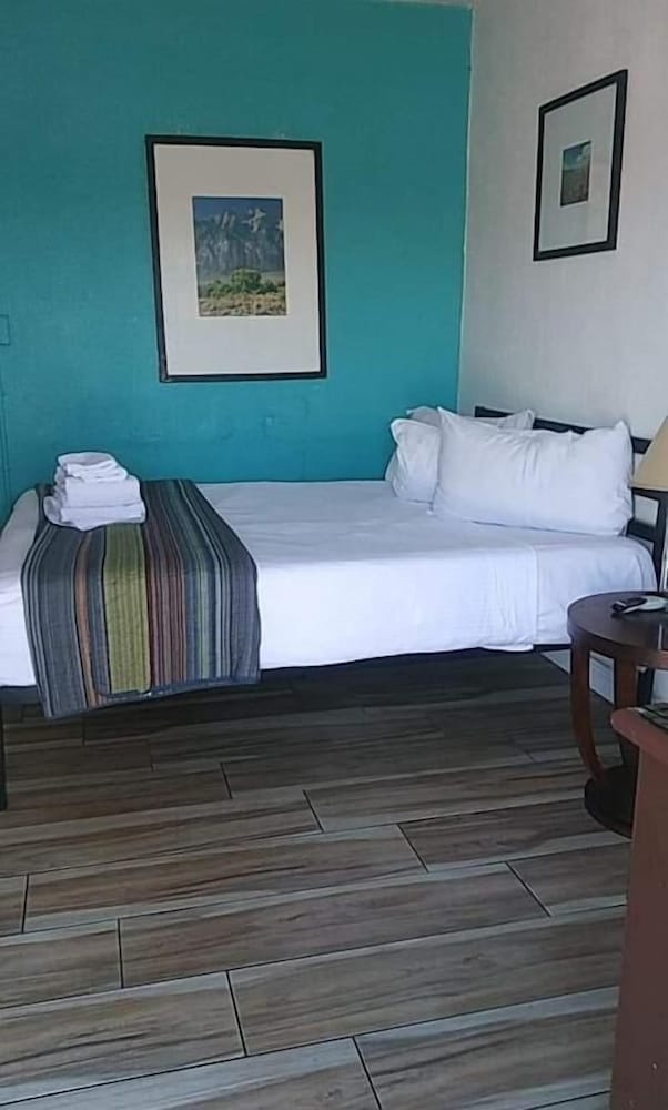 Desert Hills Motel - photo 24
