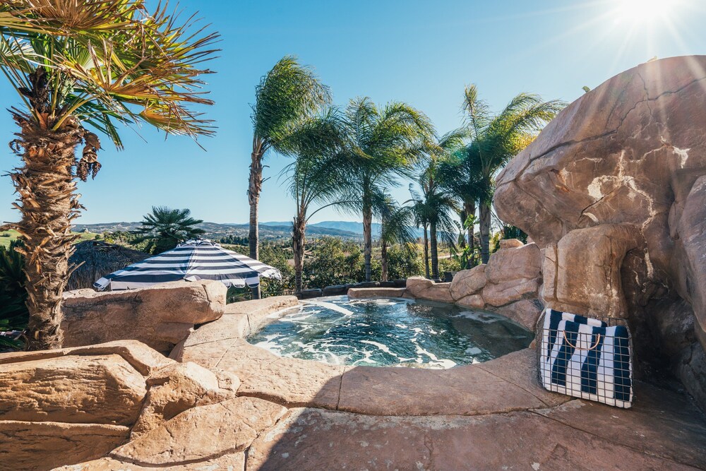 Moana by AvantStay Prvt Oasis w Scenic Views Tiki Bar & Pool w Water Slide - photo 23