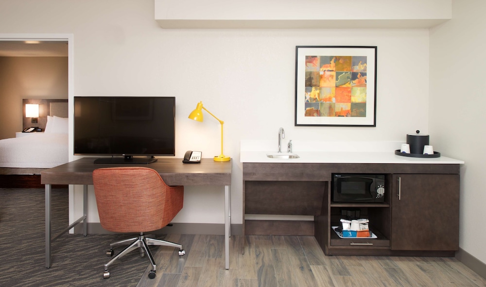 Hampton Inn & Suites N. Ft. Worth Alliance Airport - photo 17