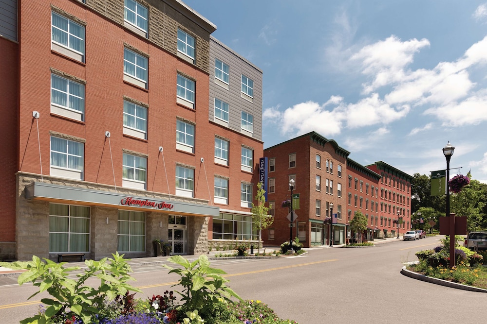 Hampton Inn St. Albans - photo 20