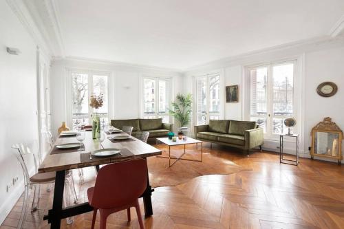 Sweet Luxury Home Arc the Triomphe Near Champs Elysees And Palais Des Congres 8 Ppl — 4-Star Luxury Hotel in Paris, France