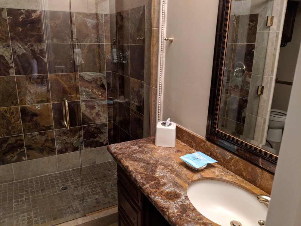 Milos Inn — Boulder — photo 4