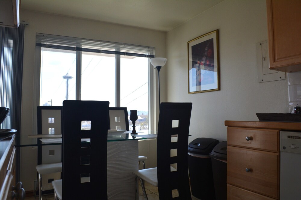 Sunny Westlake Suites by Metro - photo 46