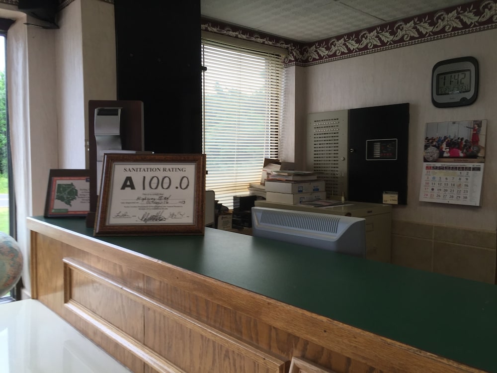 Highway Inn - photo 3