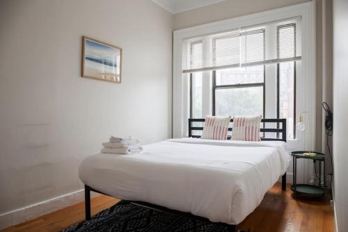 Spacious Fenway 1BR — 4-Star Luxury Hotel in Boston, United States