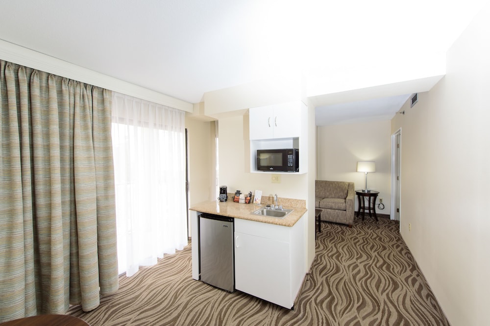 The Breakers Hotel & Suites - photo 8