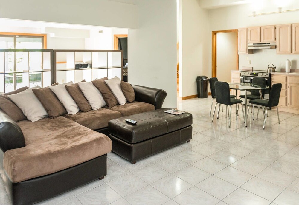 Roxbury Suites - photo 8