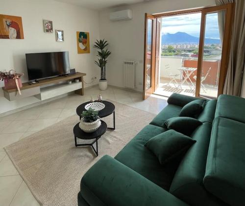 Attico Vicino All Aeroporto Con Parcheggio Privato E 2 Bagni — 4-Star Luxury Hotel in Casavatore, Italy