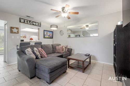 2 Miles to DT Updated Pet Friendly Home for Four — 4-Star Luxury Hotel in Austin, United States