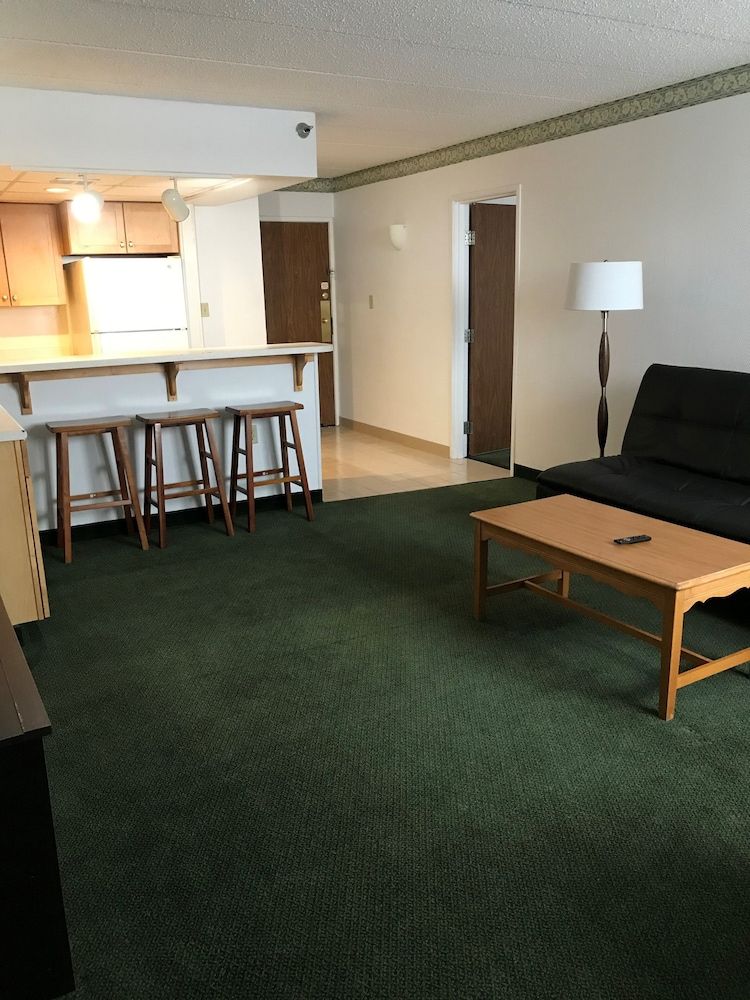 Clive Hotel & Suites - photo 18