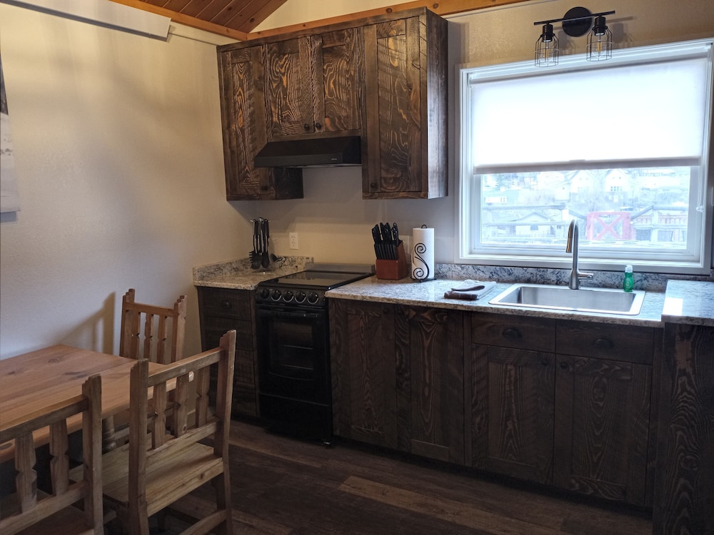 Yellowstone Riverside Cottages - photo 39