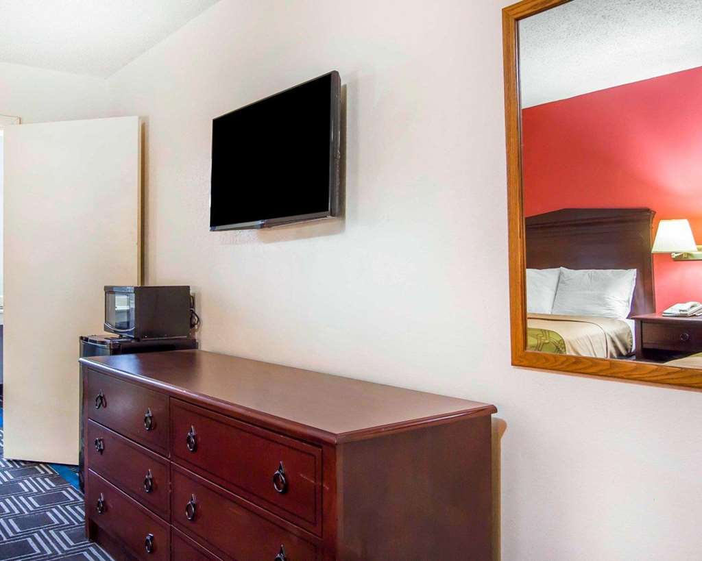Econo Lodge Lanett - photo 10