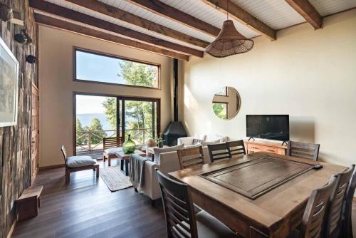 Refugio Millaray Vistas y Acceso al Lago in Pucon, Chile