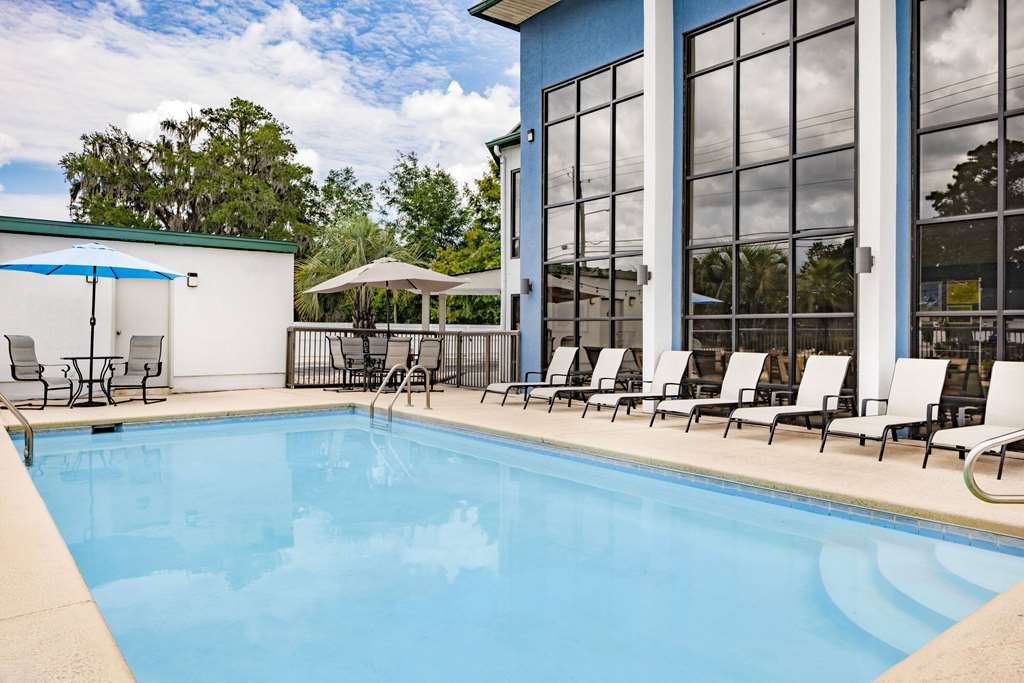 Days Inn & Suites by Wyndham Savannah Midtown - photo 8