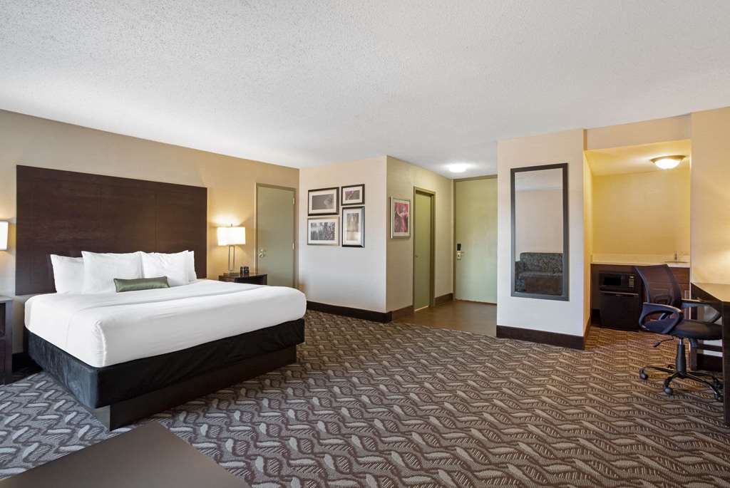 La Quinta Inn & Suites by Wyndham Springfield MA - photo 19