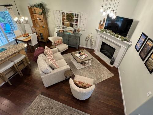 A House On Catalina 22027715 — Tigard