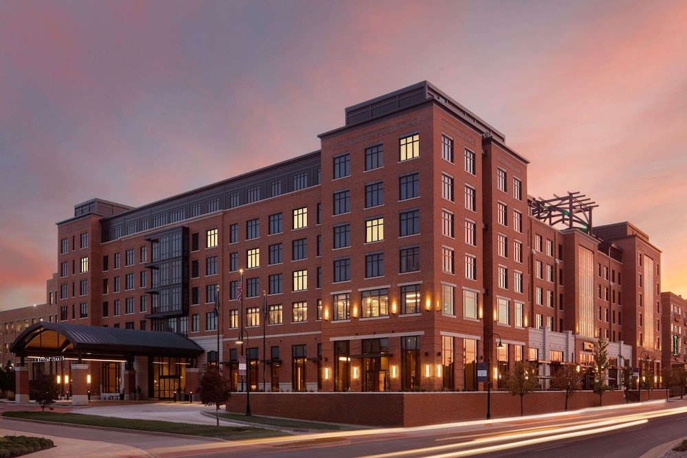 Embassy Suites by Hilton South Bend at Notre Dame - photo 41