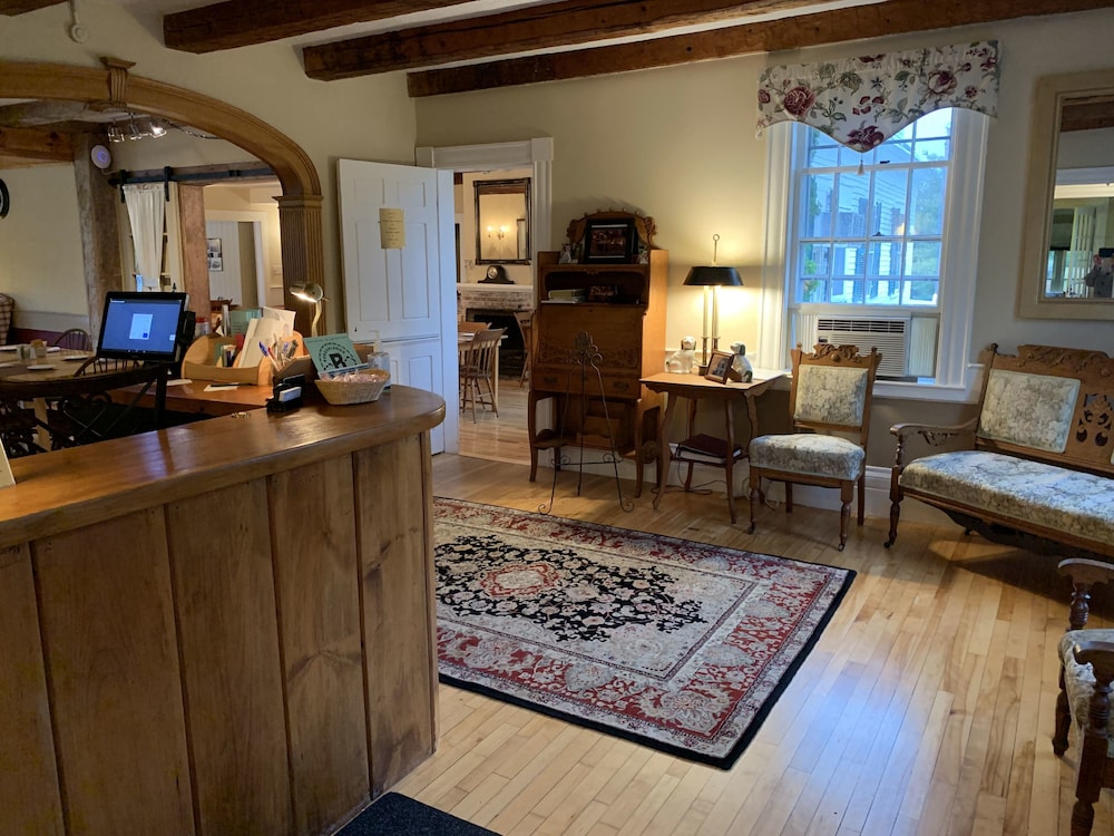 Lovett s Inn and Restaurant - photo 2