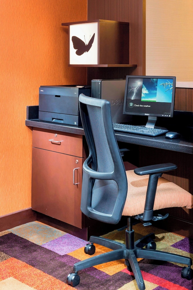 Fairfield Inn & Suites Lincoln - photo 11
